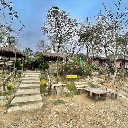 Bamby Chilling House - Feel The Nature Sauraha Exteriér fotografie