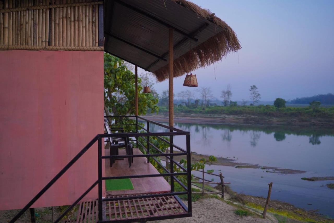 Bamby Chilling House - Feel The Nature Sauraha Exteriér fotografie