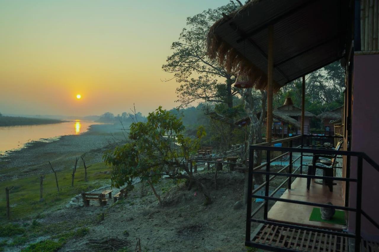 Bamby Chilling House - Feel The Nature Sauraha Exteriér fotografie
