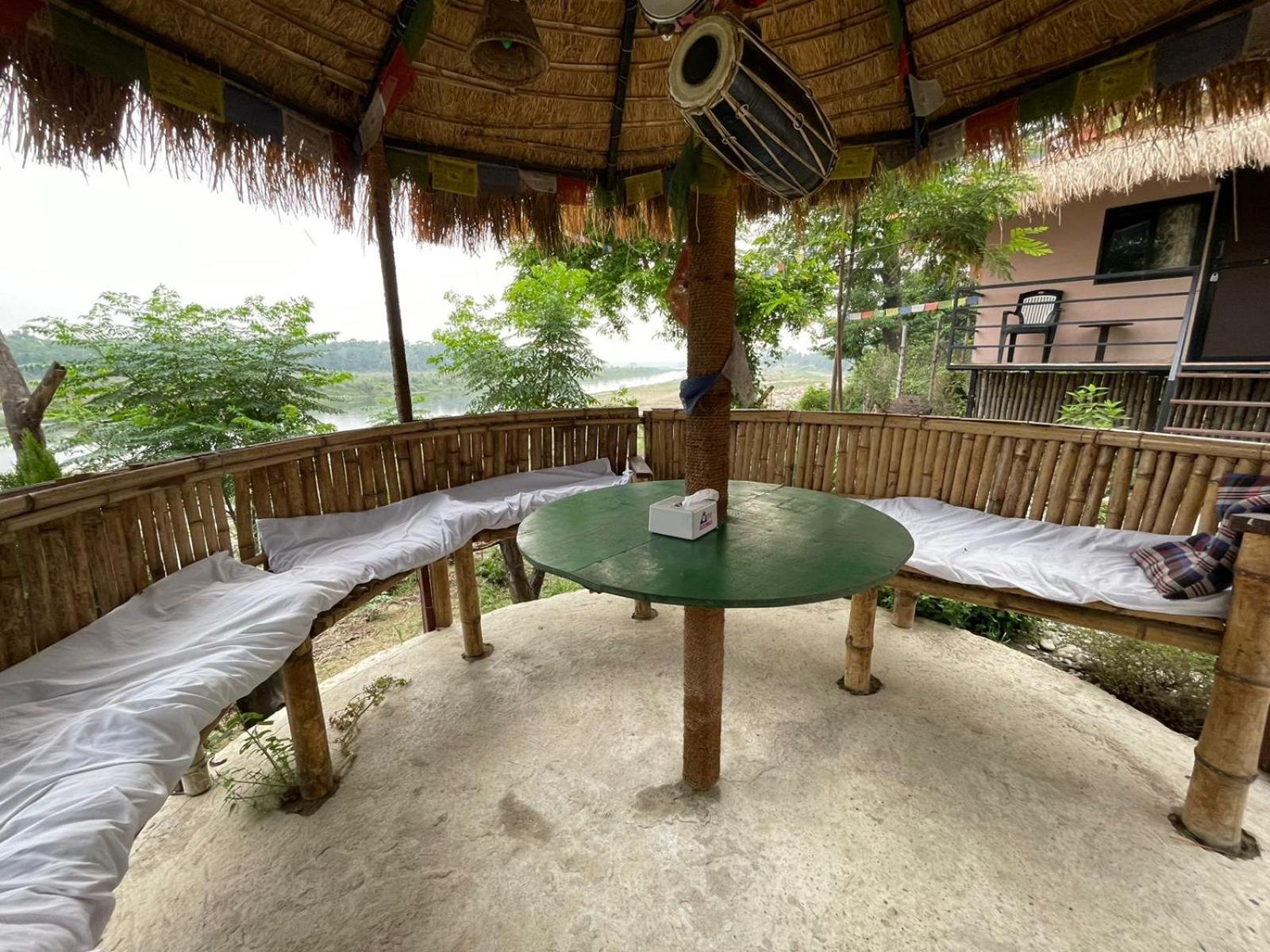 Bamby Chilling House - Feel The Nature Sauraha Exteriér fotografie