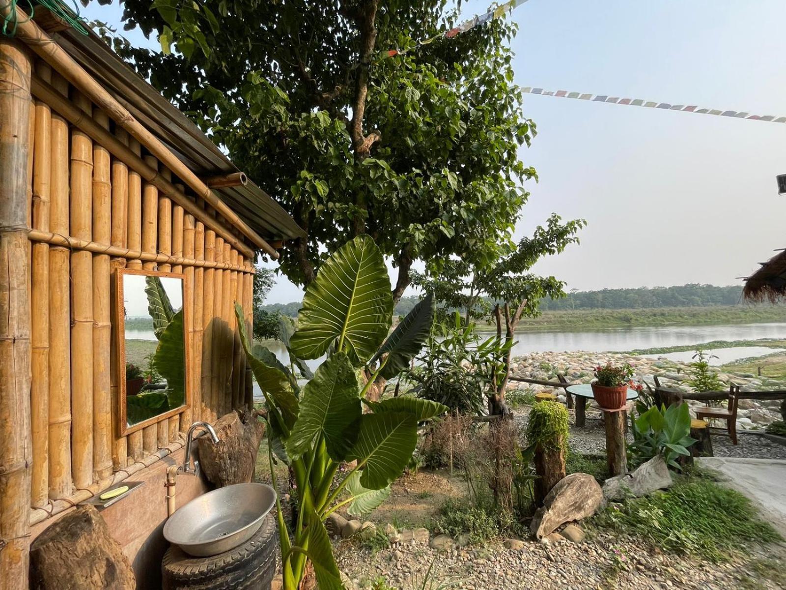 Bamby Chilling House - Feel The Nature Sauraha Exteriér fotografie