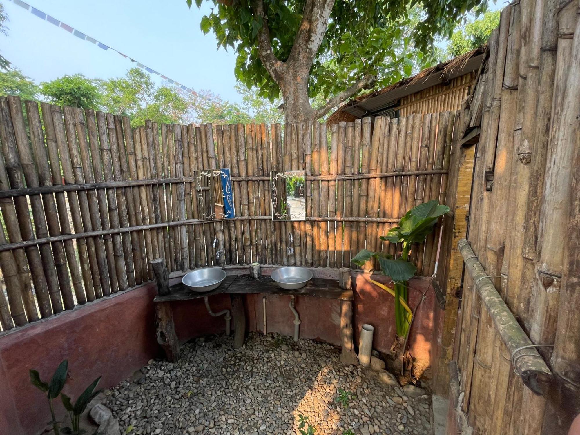 Bamby Chilling House - Feel The Nature Sauraha Exteriér fotografie