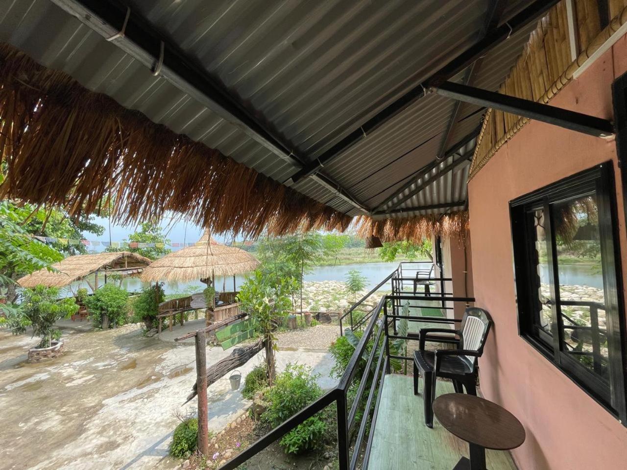 Bamby Chilling House - Feel The Nature Sauraha Exteriér fotografie