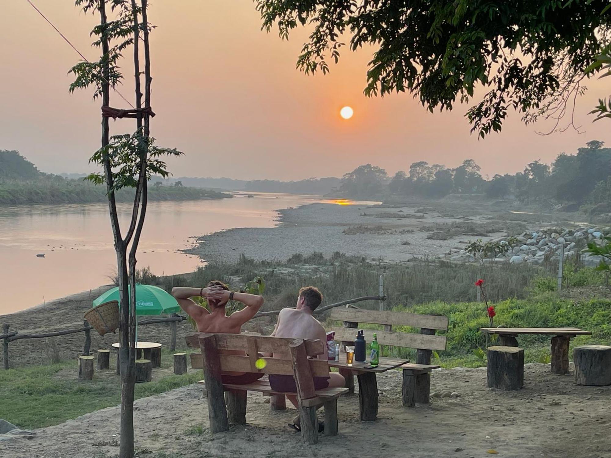 Bamby Chilling House - Feel The Nature Sauraha Exteriér fotografie