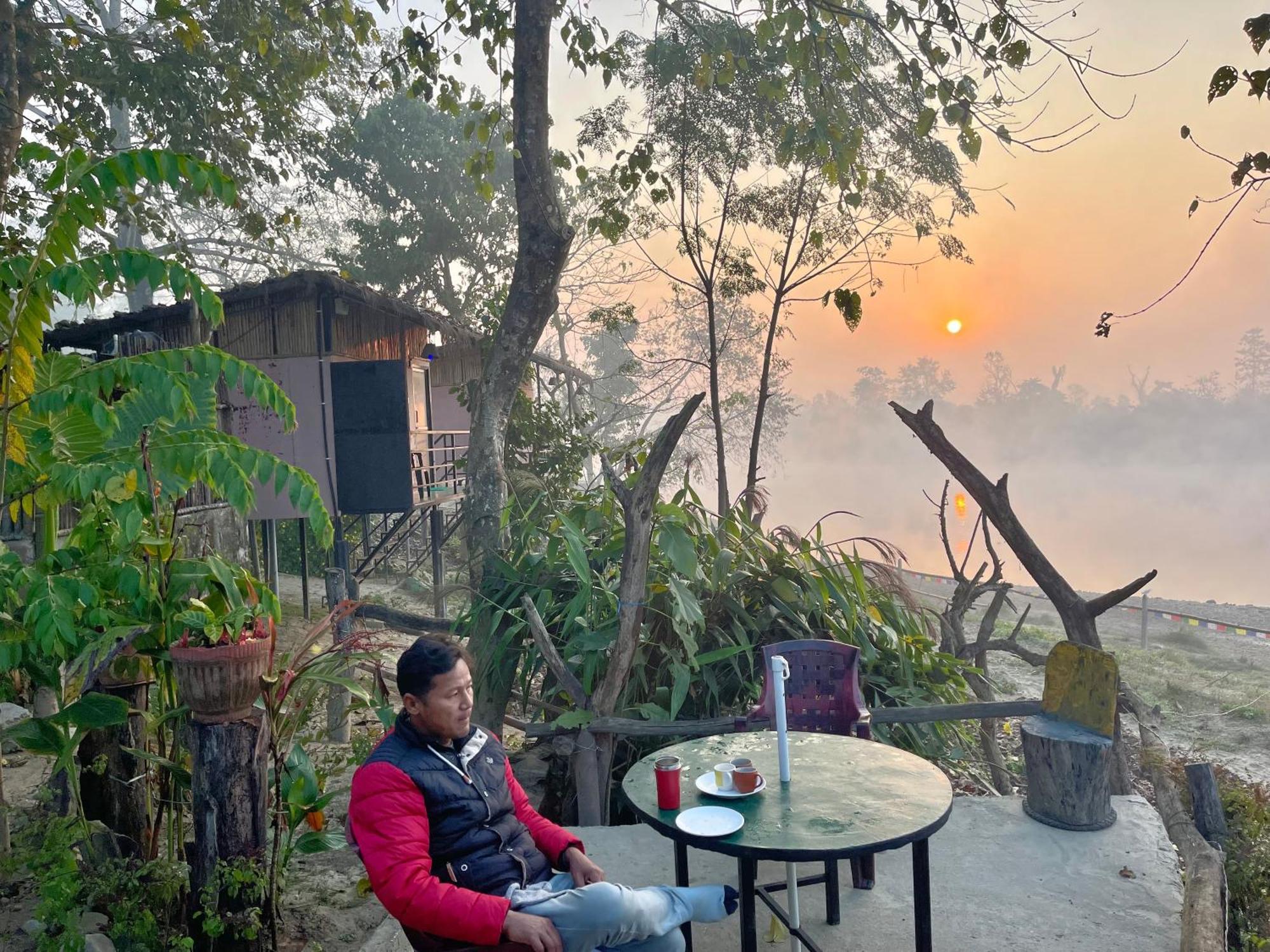 Bamby Chilling House - Feel The Nature Sauraha Exteriér fotografie