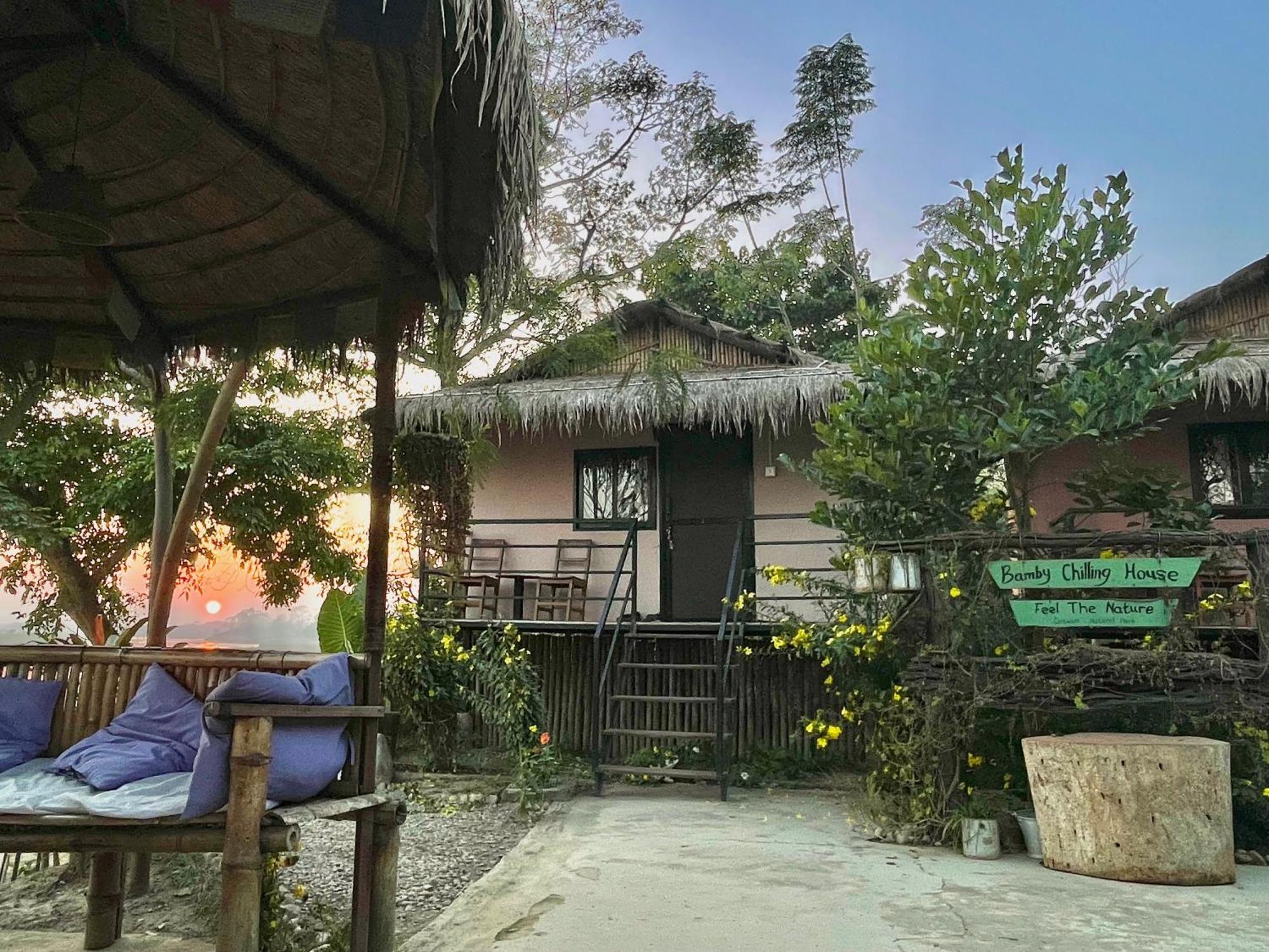 Bamby Chilling House - Feel The Nature Sauraha Exteriér fotografie