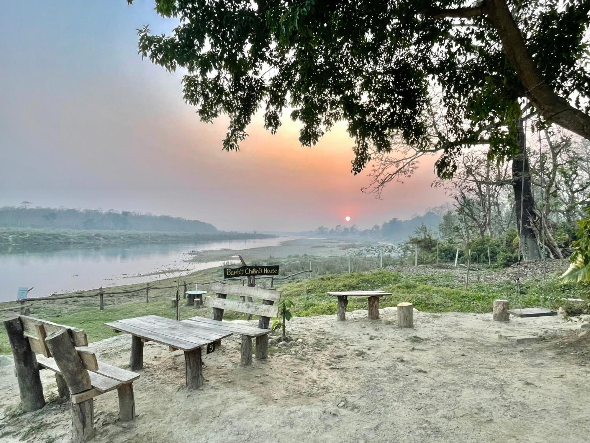 Bamby Chilling House - Feel The Nature Sauraha Exteriér fotografie